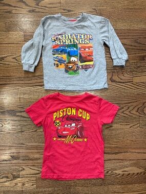 Disney Cars Gray & Red Radiator Springs and Piston Cup Kids Tops